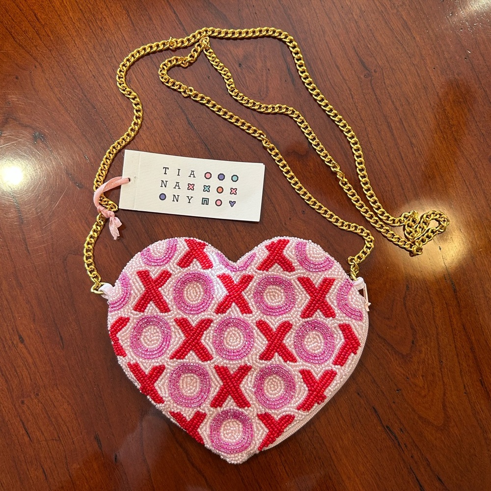 NWT Tiana NY XOXO Heart Chain Strap Bag - Picture 2 of 11